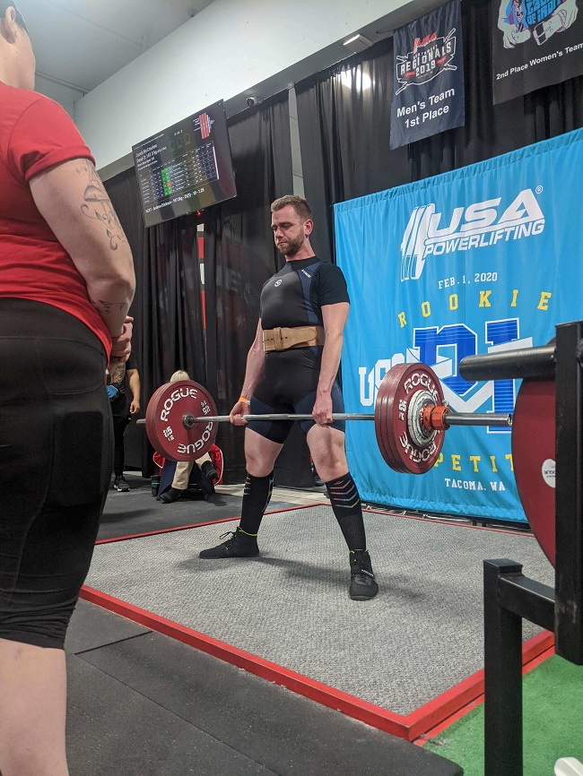 Jacob McCracken deadlifting at a powerlifting meet in 2020